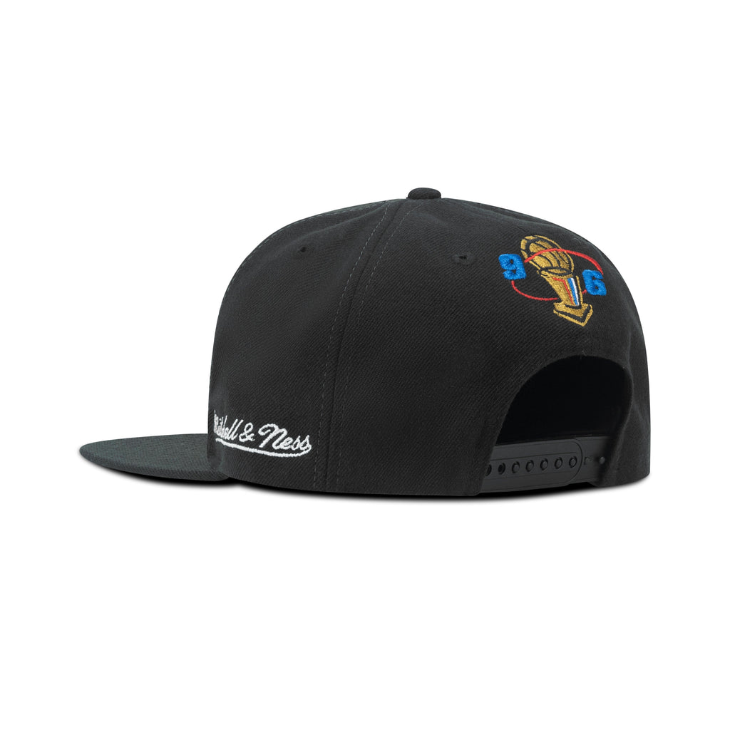 Mitchell & Ness NBA 96 Chicago Bulls Champions Wave Snapback "Black Red Gold"