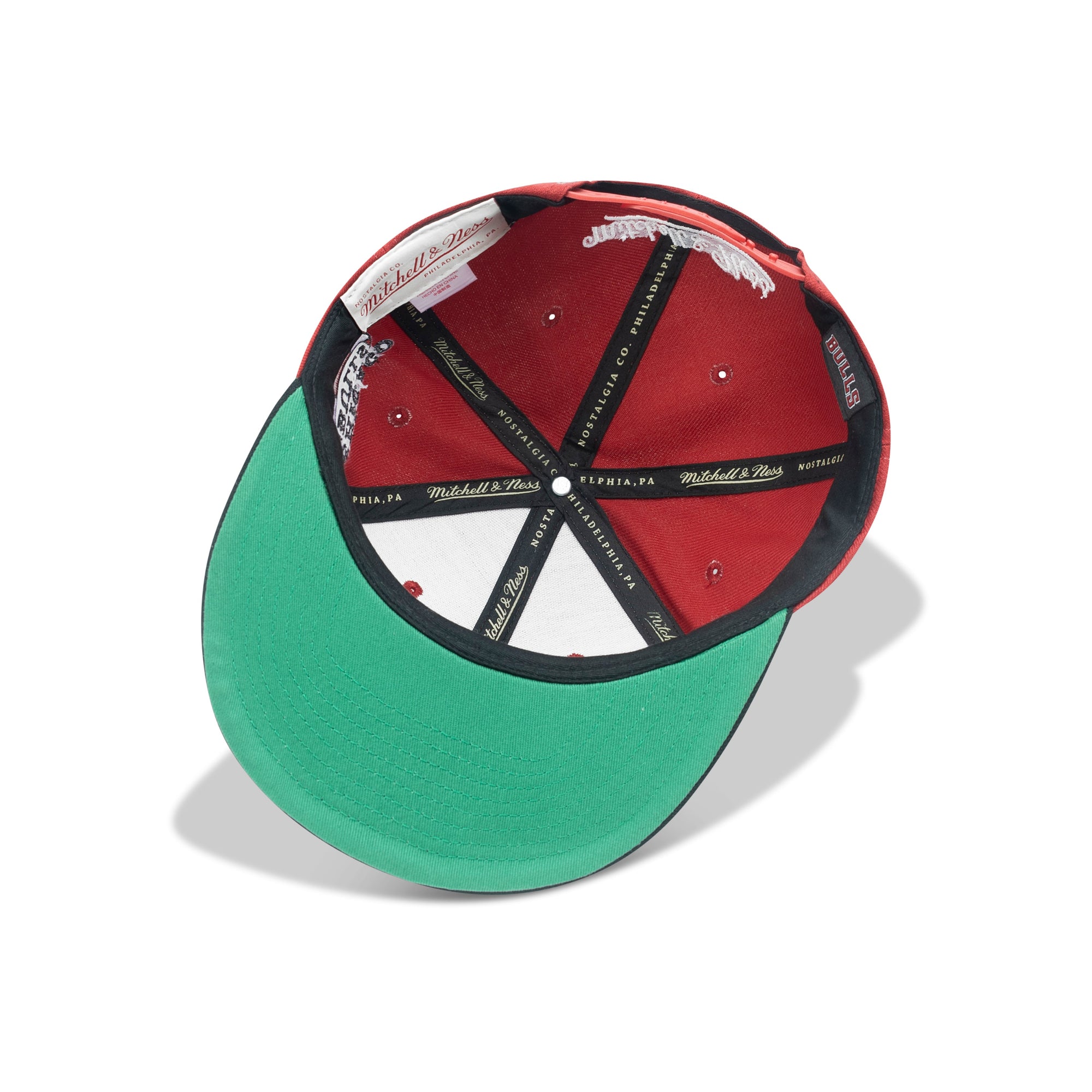 Mitchell & Ness NBA Chicago Bulls Half N Half Snapback Green Bottom "Red Black" (Chicago Bulls Patch Embroidery)