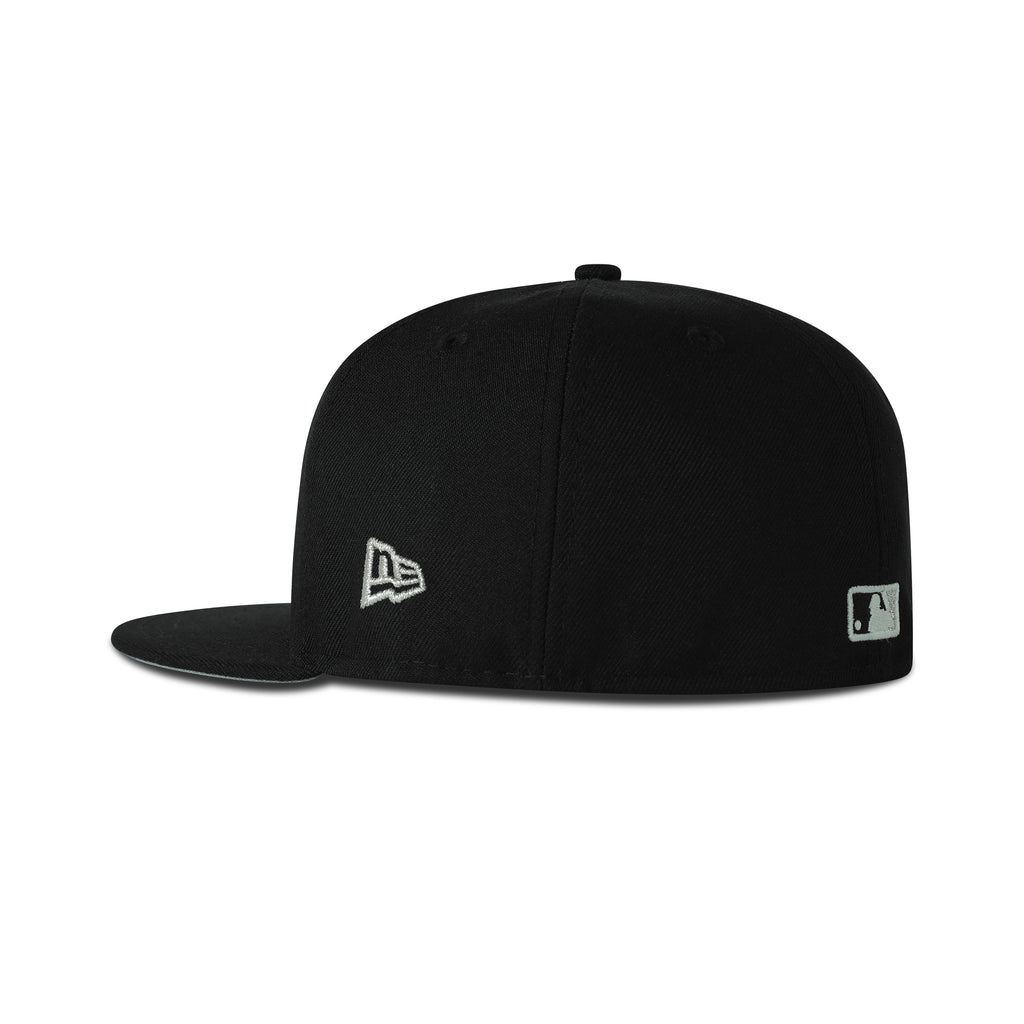 New Era New York Yankees Fitted Grey Bottom "Black Silver" (Statue of Liberty Embroidery)