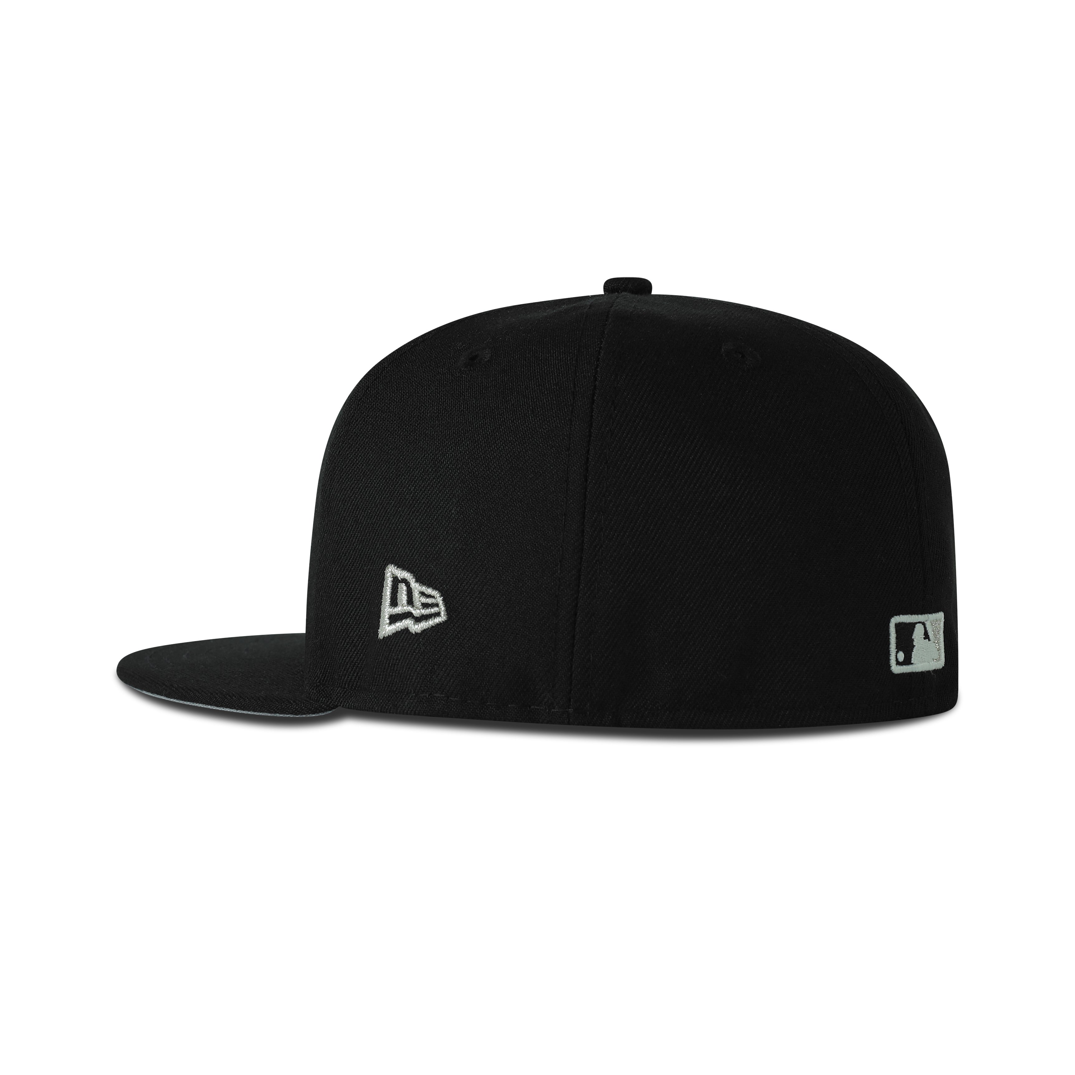 New Era New York Yankees Fitted Grey Bottom "Black Silver" (Statue of Liberty Embroidery)
