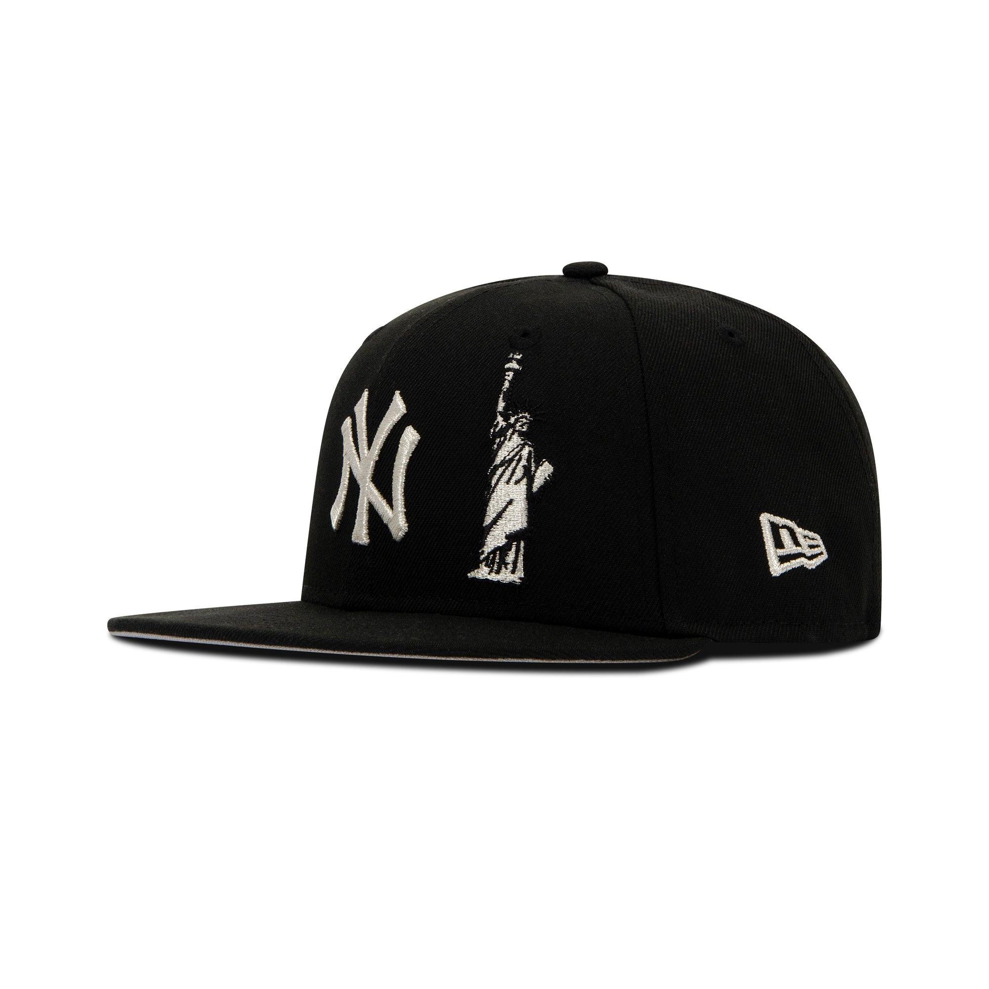 New Era New York Yankees Fitted Grey Bottom "Black Silver" (Statue of Liberty Embroidery)