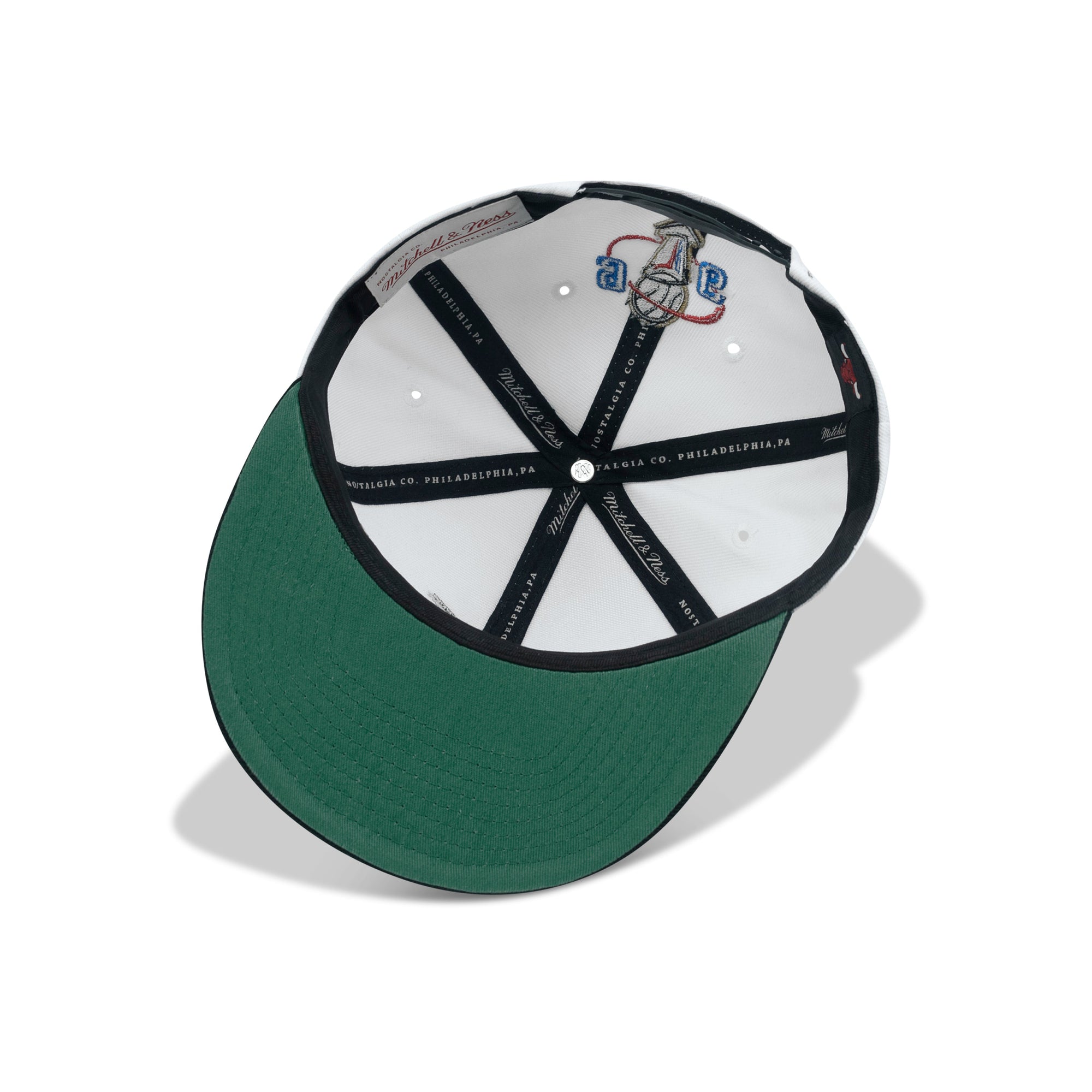 Mitchell & Ness NBA 96 Chicago Bulls Champions Wave 2T Snapback "White Black"