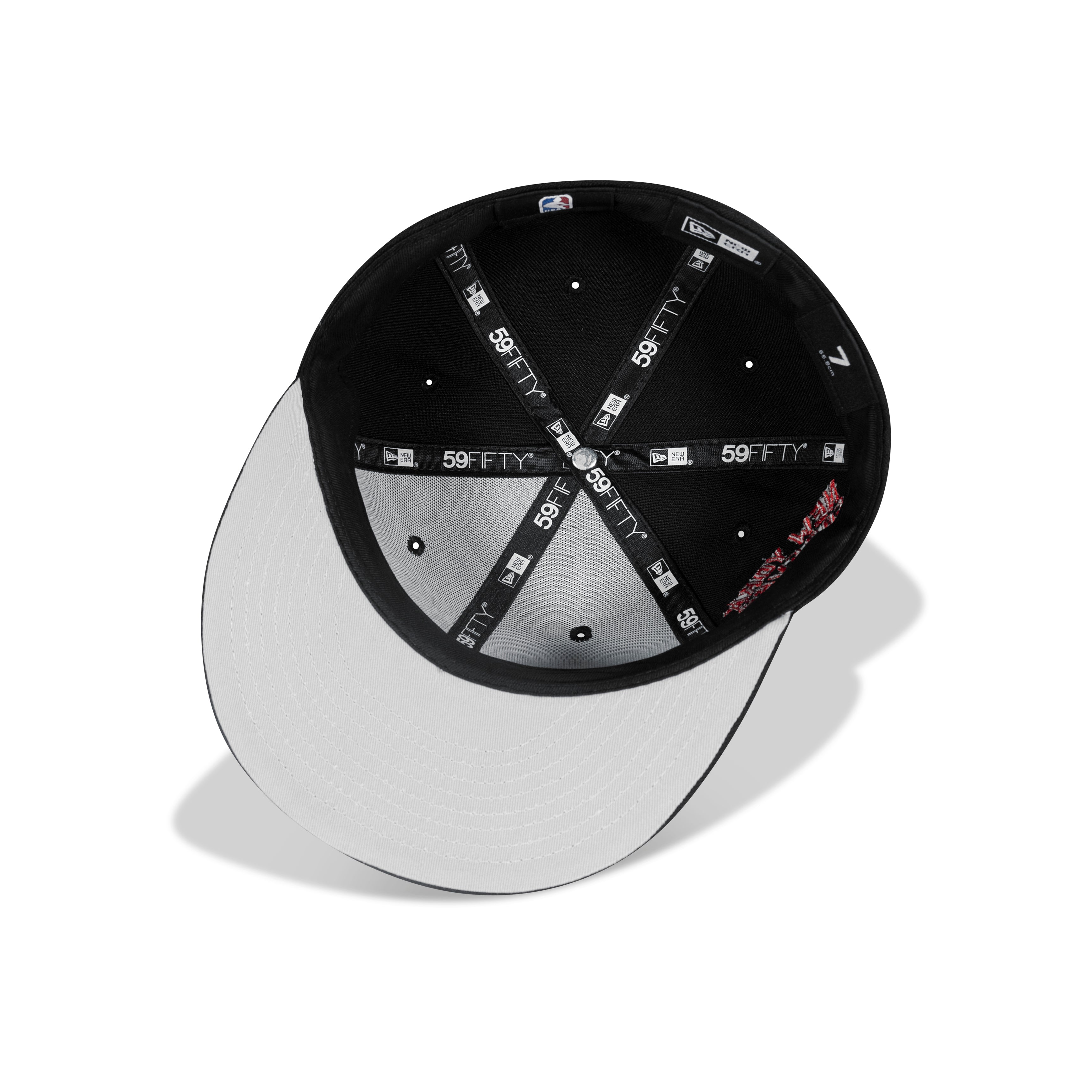 New Era New York Knicks Fitted Grey Bottom "Black Red Silver" (New York Forever Embroidery)